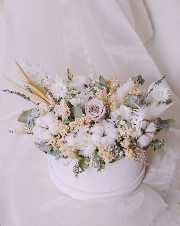 Boite De Fleur Seche White Preserved Flowers | Free Same-Day Flower Delivery Singapore
