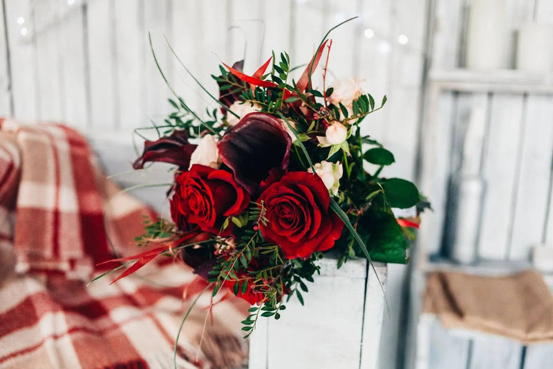 11 Bold Red Flower Arrangement Ideas For Your Homes