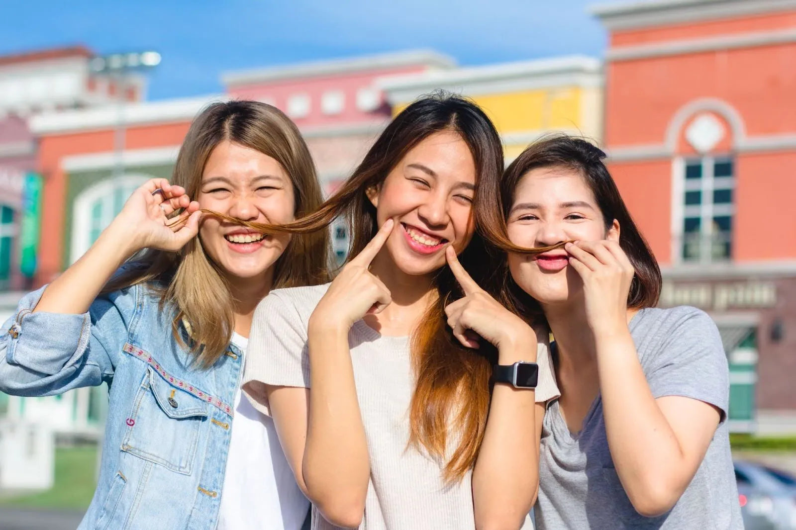 135 Best Friendship Quotes To Celebrate Your Closest Bonds