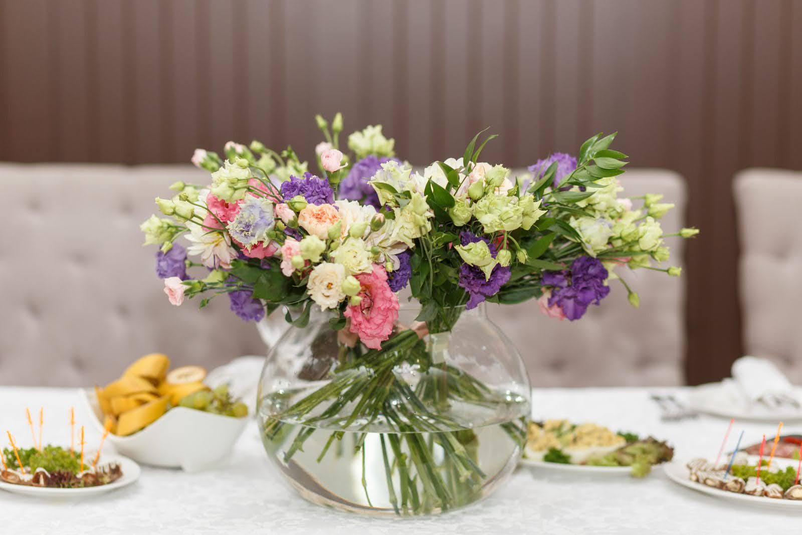 70 Classic And Simple Flower Table Arrangement Ideas For Your Home
