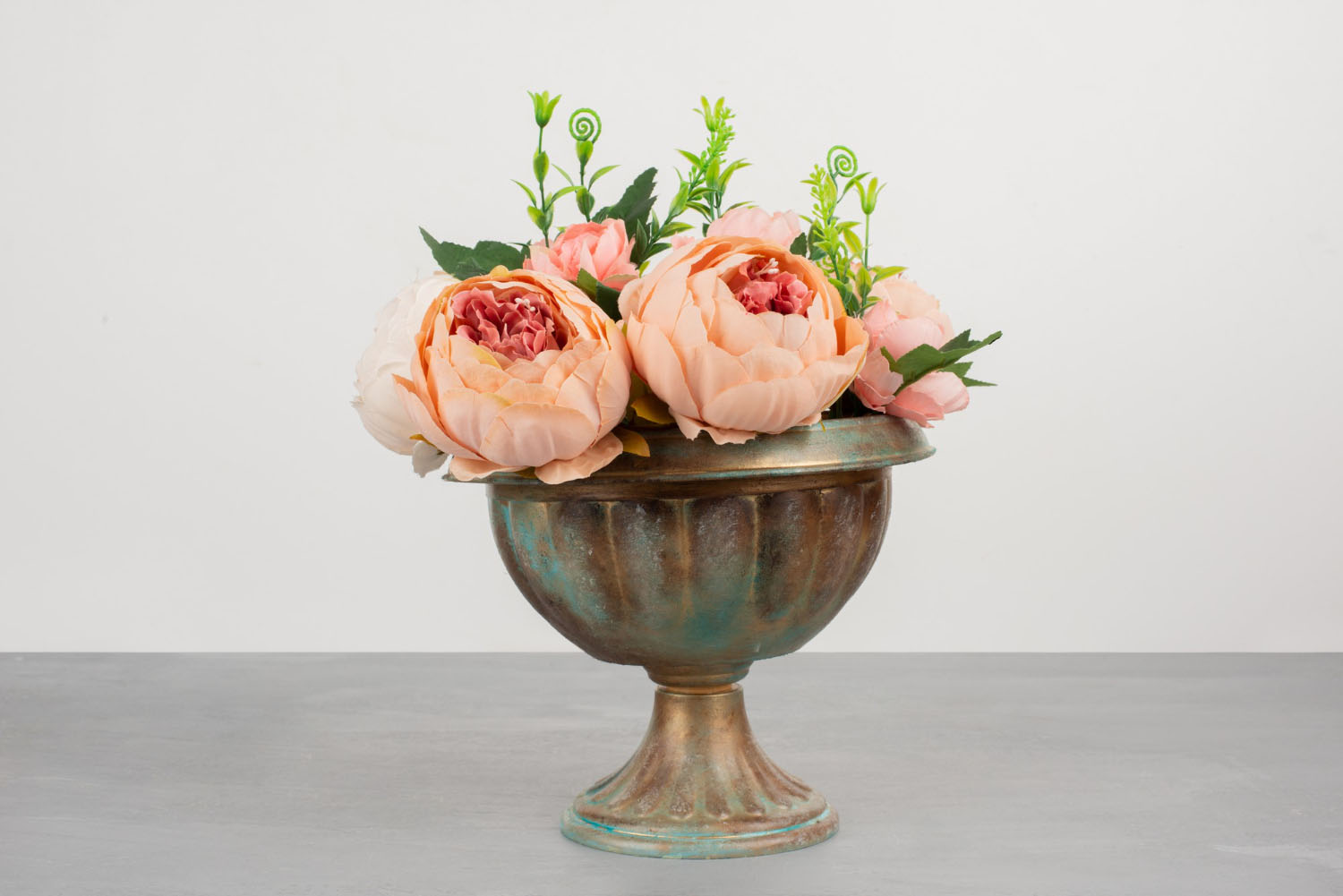 What Flowers Go Well With Ranunculus In Arrangements