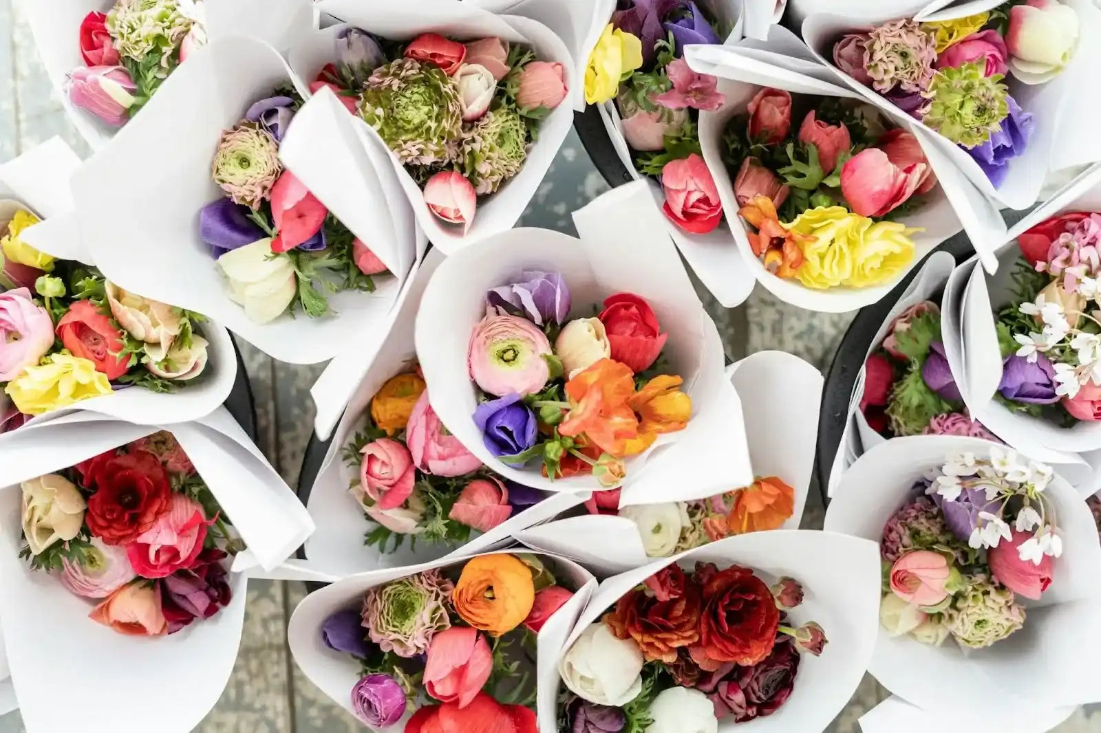 When To Send Flowers: 13 Key Times You Shouldn’t Miss