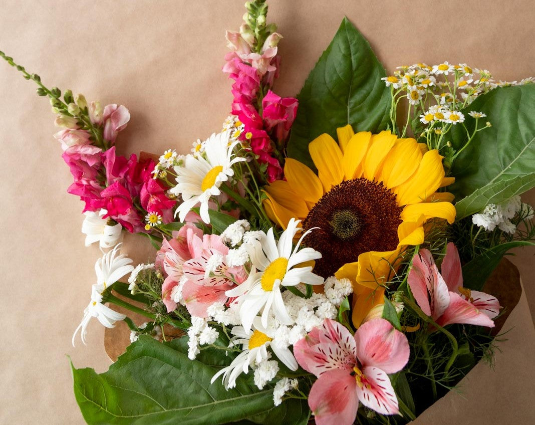 15 Flowers That Go With Sunflowers: Brighten Up Your Arrangements