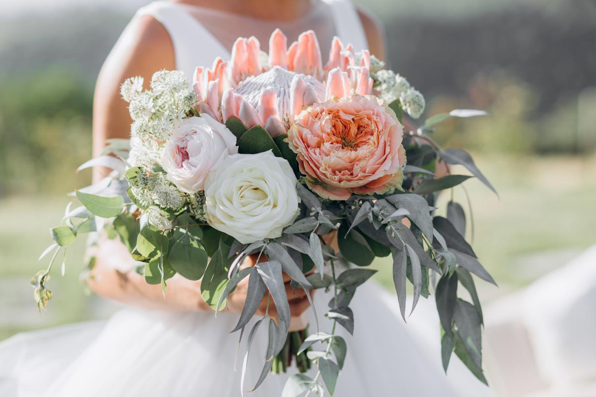 15 Popular Wedding Flowers That Will Never Go Out Of Style