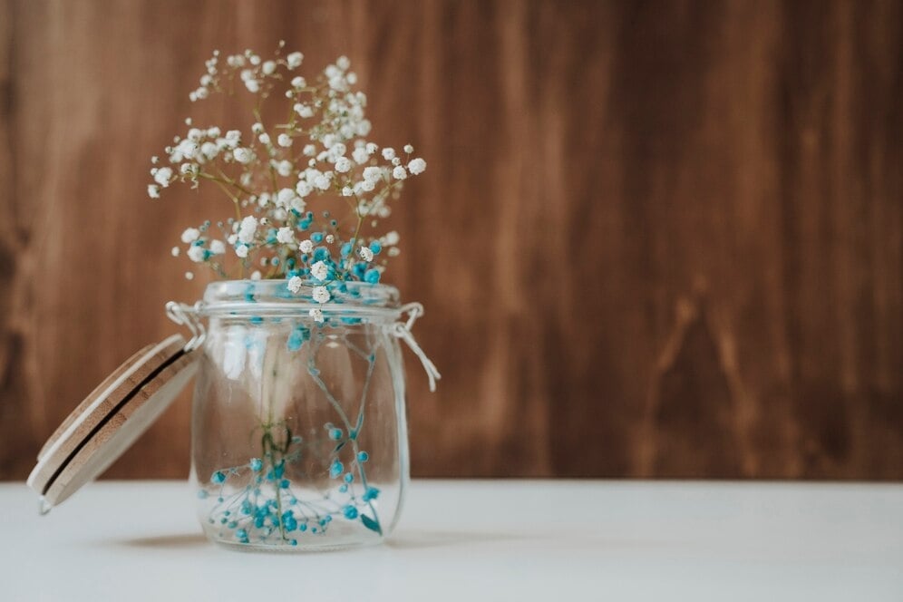 15 Simple Mason Jar Flower Arrangements For Any Occasion