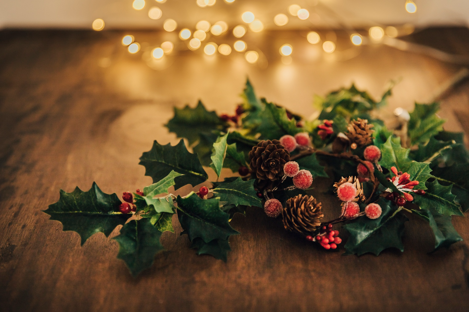 37 Easy Christmas Flower Arrangement Ideas To Tell Your Florist
