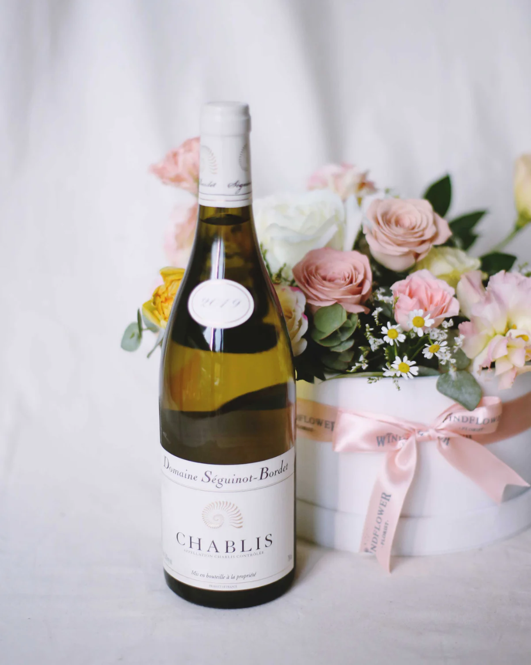 Boite De Fleur White Wine - Fresh Flowers Gift Hamper by Windflower Florist Singapore