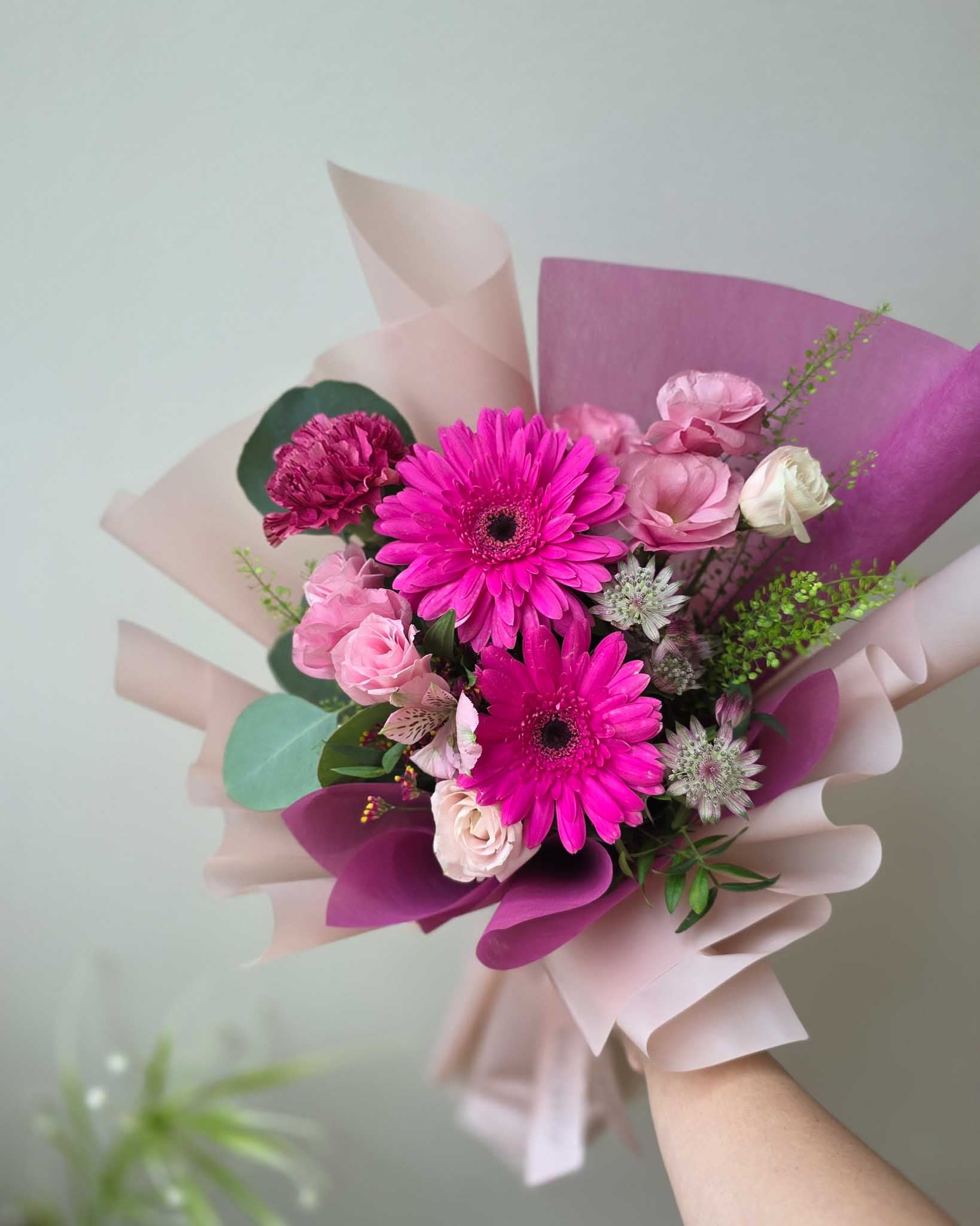 Daisy-Me-Rolling in Hot Pink Hand Bouquet | Free Same-Day Flower Delivery Singapore