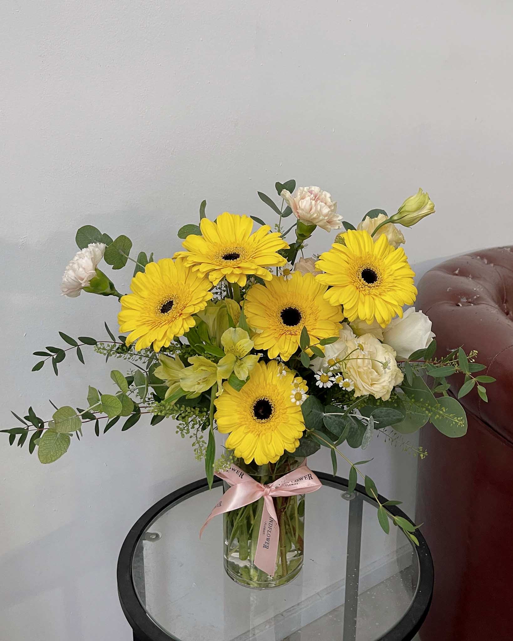 Daisy-Me-Rolling in Yellow Vase | Free Same-Day Flower Delivery Singapore
