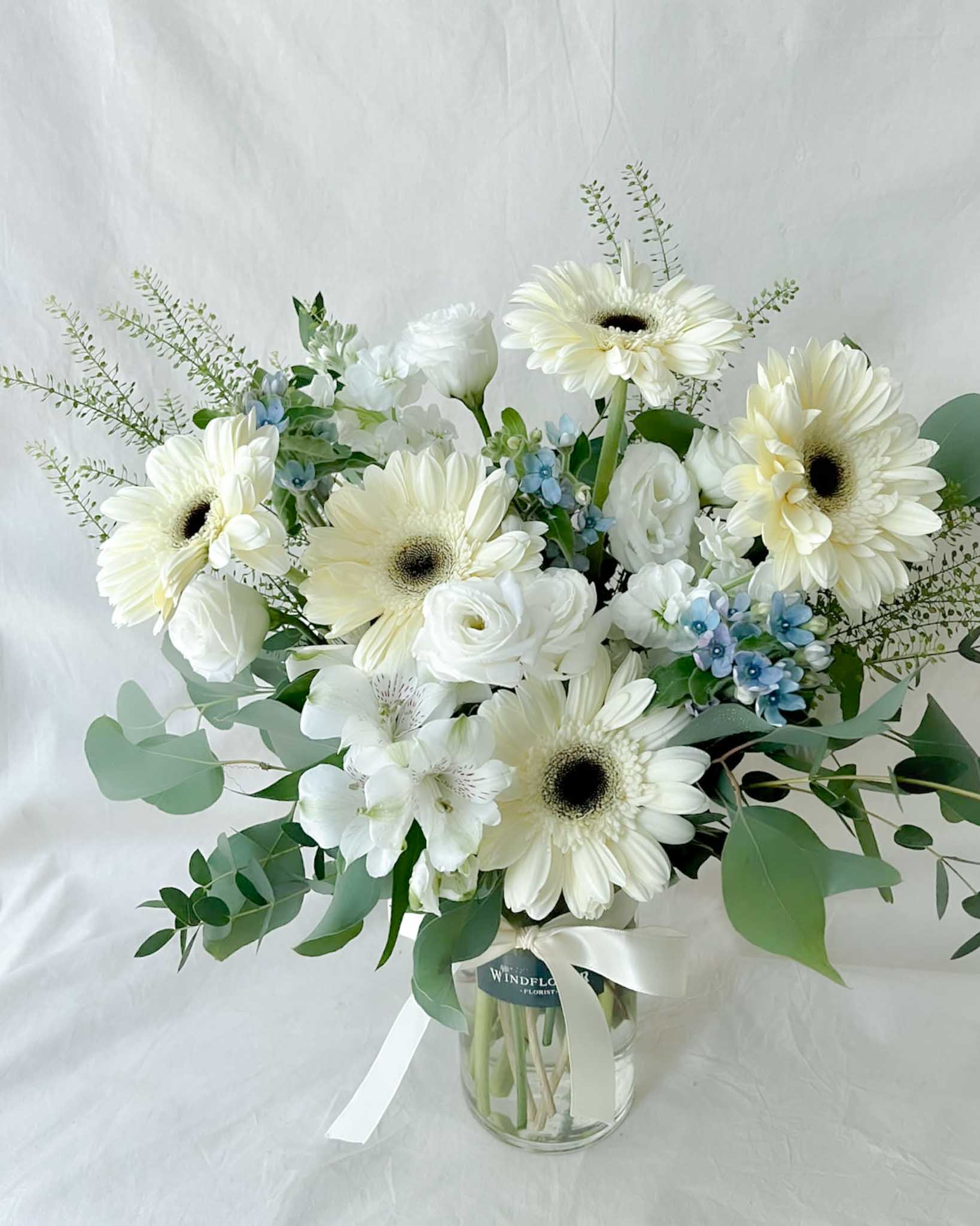 Daisy-Me-Rolling in White Hand Bouquet by Windflower Florist Singapore