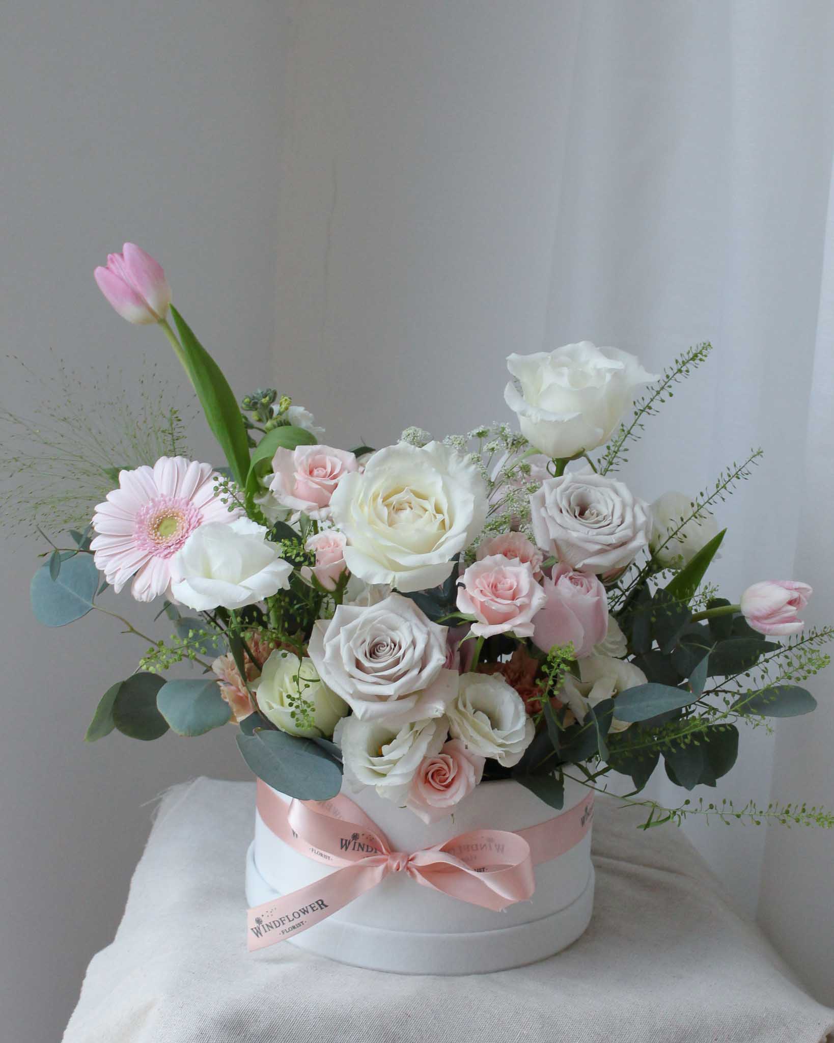 Boite De Fleur Enchanted Table Flower Arrangement | Free Same-Day Flower Delivery Singapore