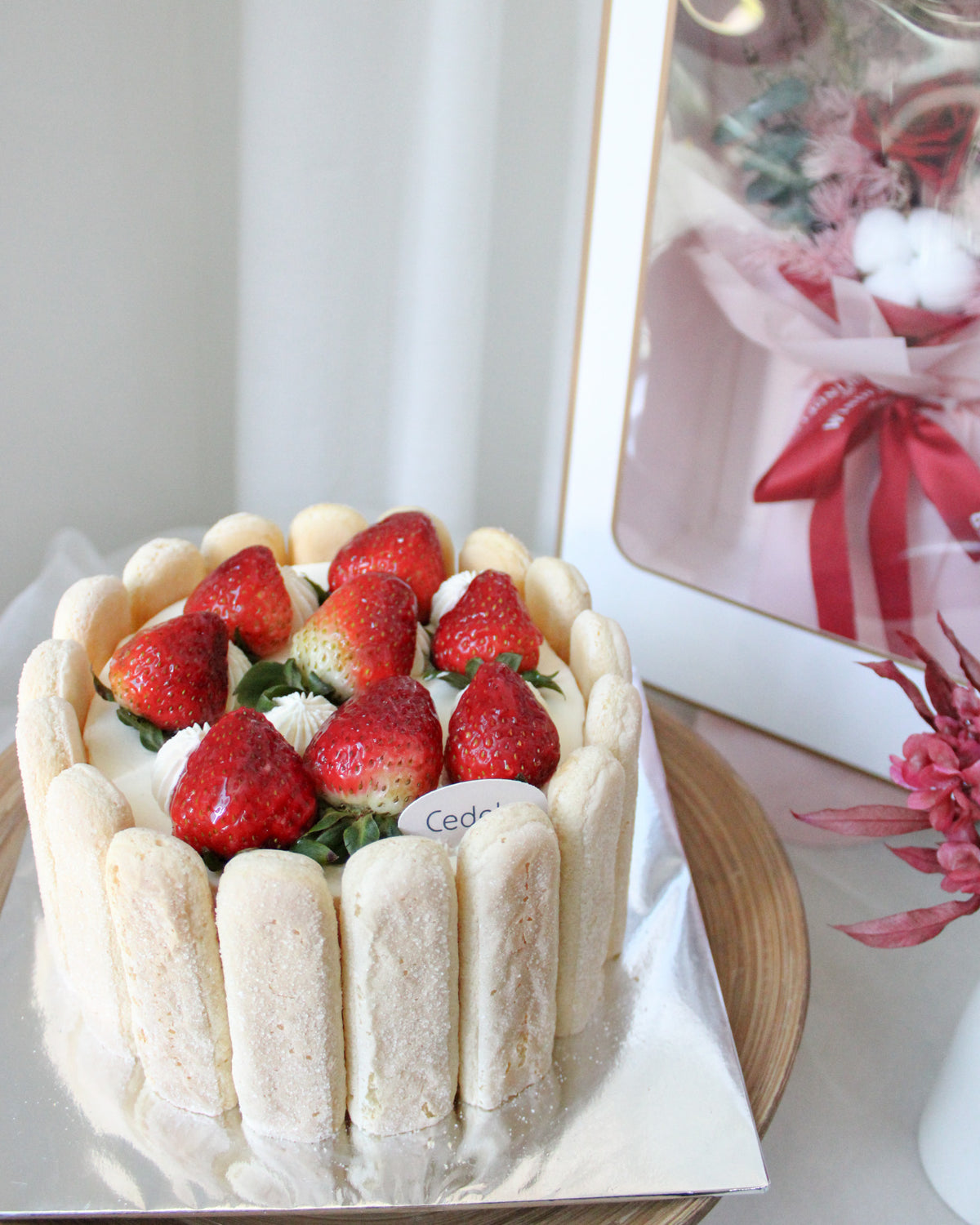 Windflower X Cedele Mother&#39;s Day Cake Bundle - Dried &amp; Preserved