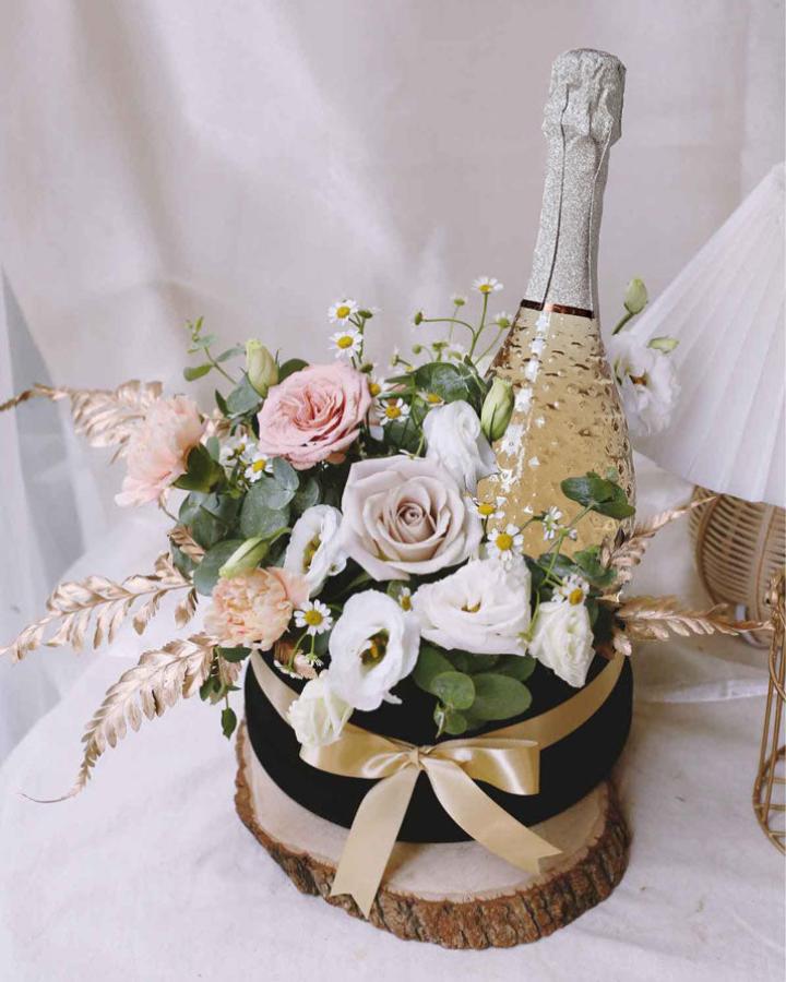 Boite De Fleur Prosecco - Fresh Flowers Gift Hamper | Free Same-Day Flower Delivery Singapore