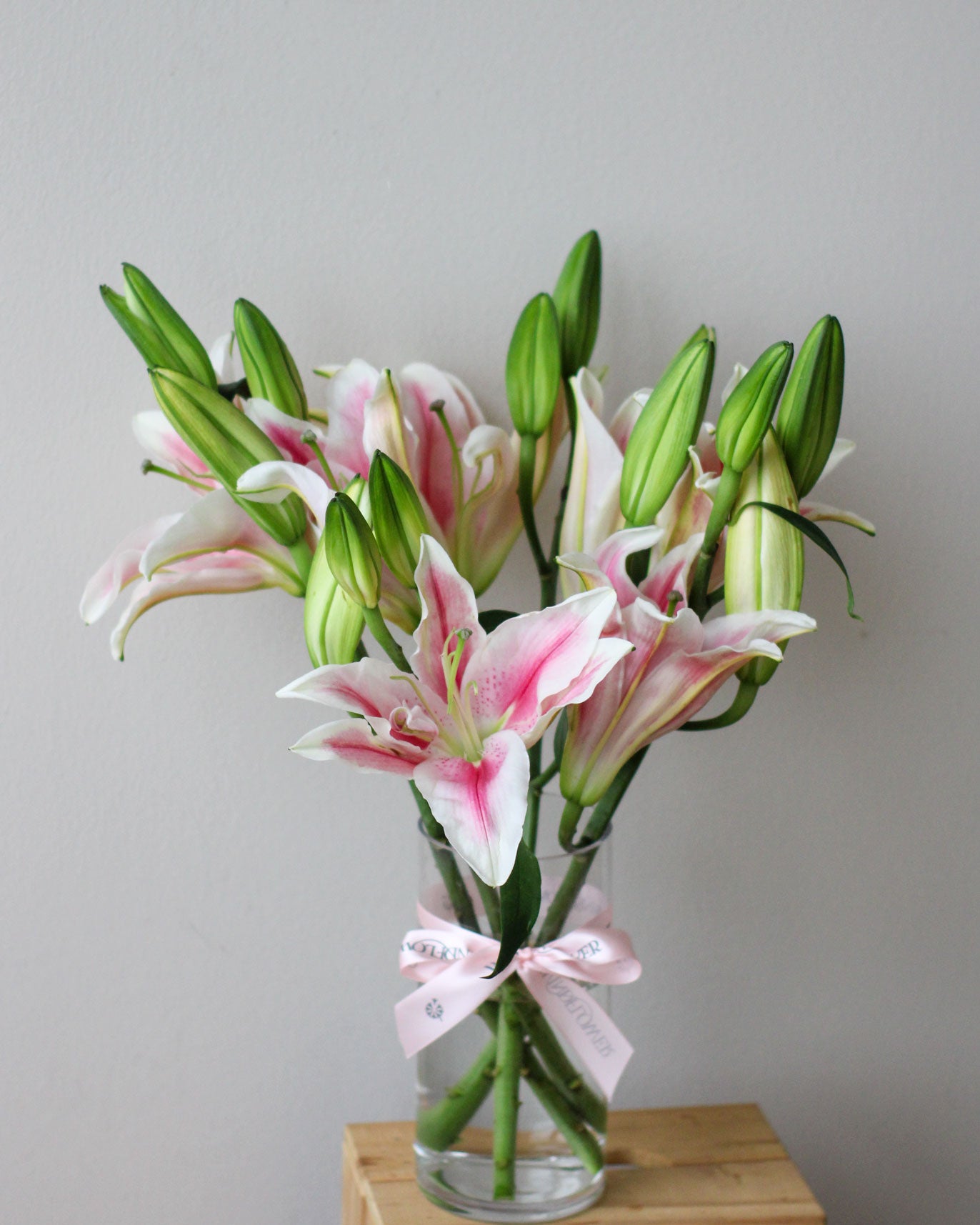 Subscription Flowers - Lily Flower Arrangement | Free Same-Day Flower Delivery Singapore