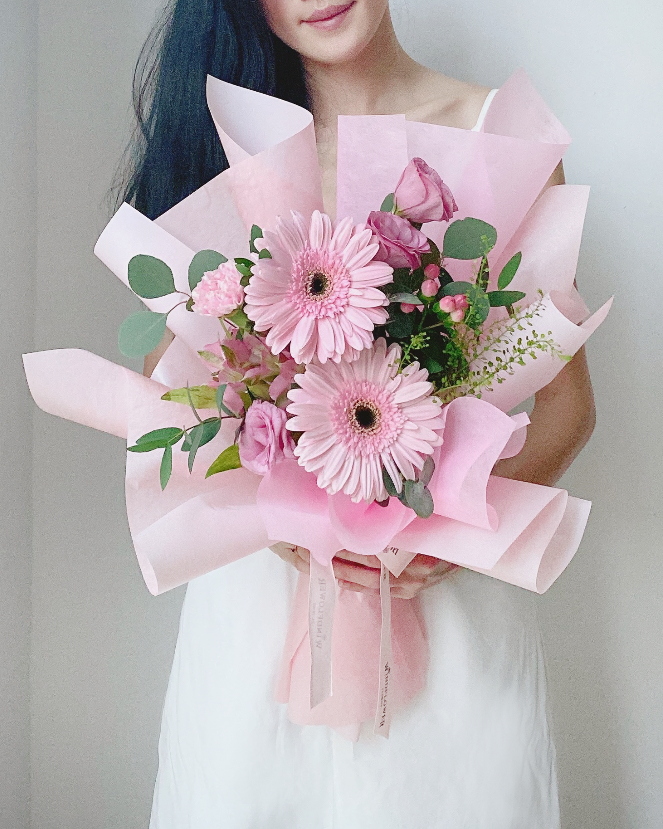 Daisy-Me-Rolling in Pink Hand Bouquet | Free Same-Day Flower Delivery Singapore
