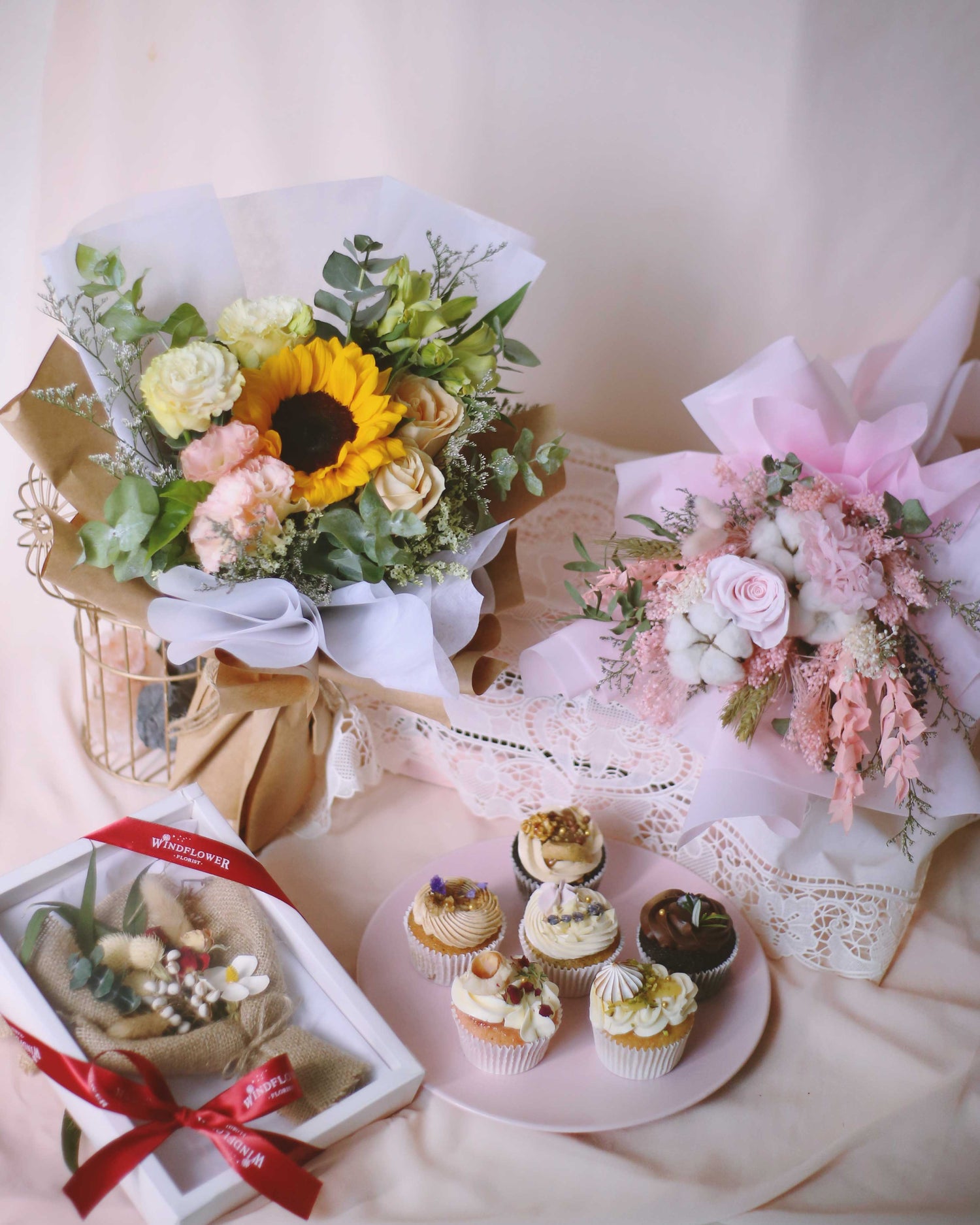 Windflower x Sarah’s Loft Cupcake Bundle Flower Arrangement | Free Same-Day Flower Delivery Singapore