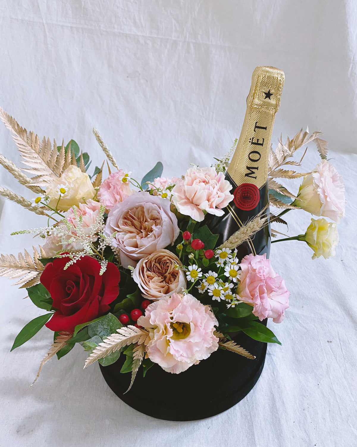 Miyabi Roses And Moet Champagne in Black Flower Box