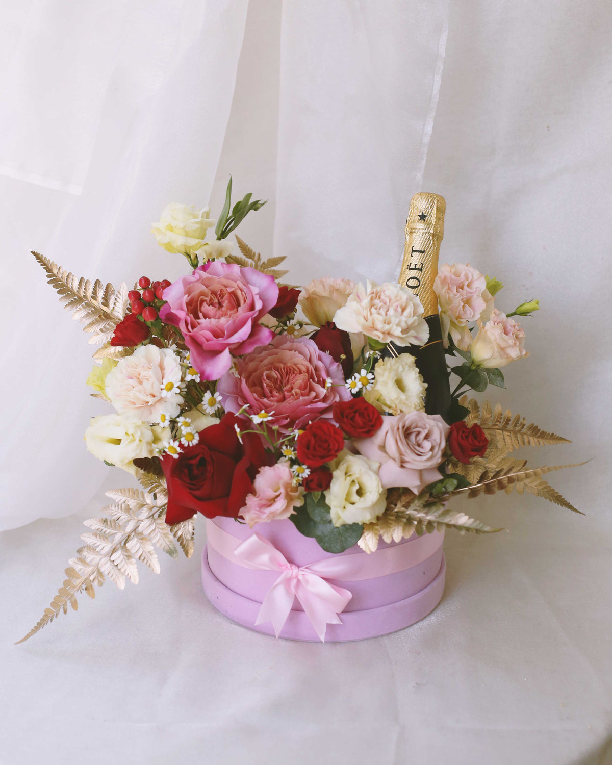 Miyabi Roses And Moet Champagne in Pink Flower Box 