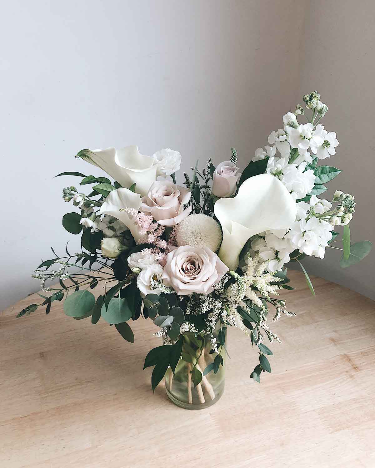 Calla Lilies and Menta Roses Bouquet